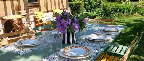 Outdoor dining