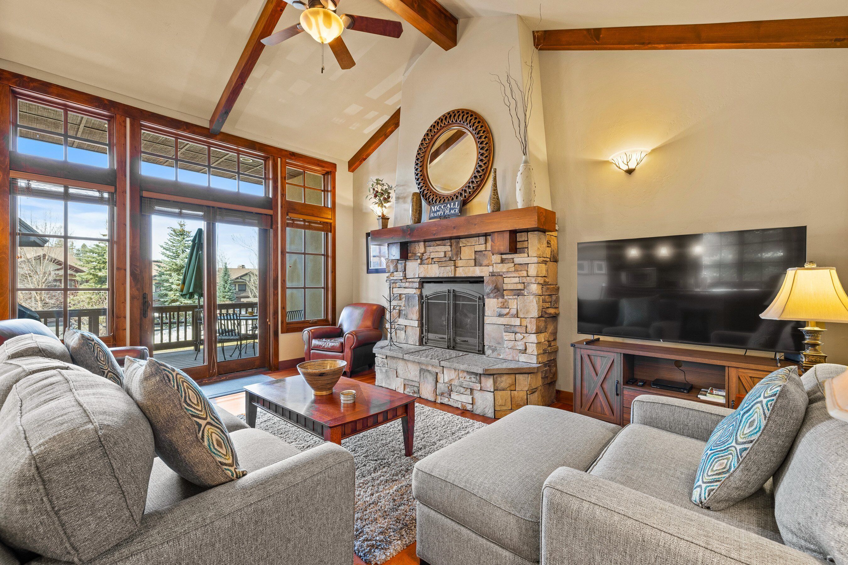 Smart TV, fireplace, DVD player