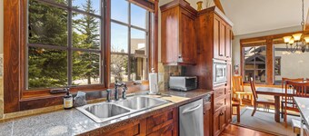 Lady Luck by the Beach - Downtown Greystone unit with air conditioning