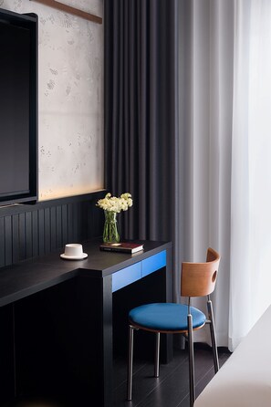 Comfort Double Room | Desk, blackout curtains, soundproofing, iron/ironing board - sanguisanliujiudian (Changsha)