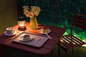 Deluxe Single Room | Desk, blackout drapes, soundproofing, iron/ironing board