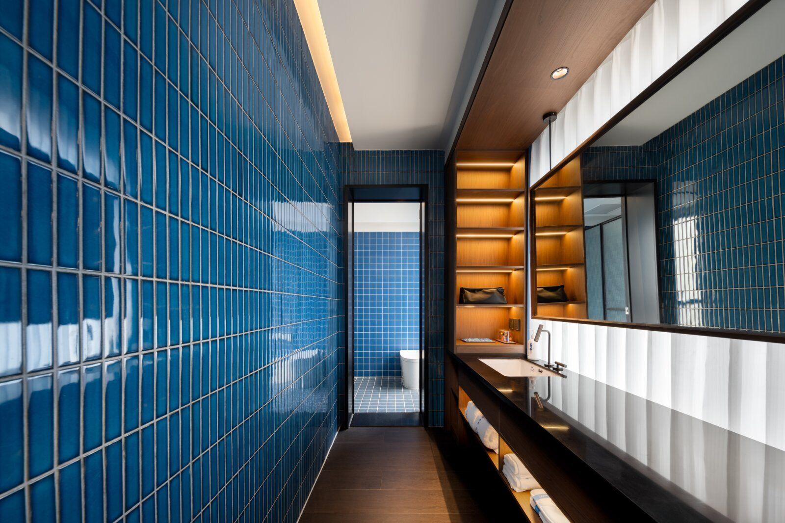 Deluxe Single Room | Bathroom | Hair dryer, slippers, towels, shampoo