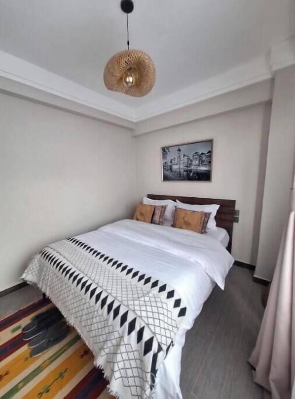 1 habitación, tabla de planchar con plancha, wifi y ropa de cama 