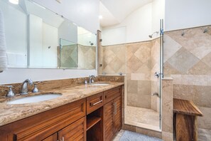 Towels - Matapalo 406, luxury Ocean View Condo with Giant Pool (Tamarindo)