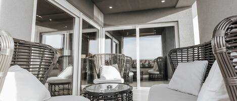 Penthouse, balkon, uitzicht op de stad | Terras