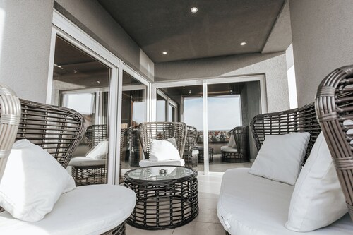 Aurelia Pool Apartments