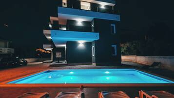 Alberca al aire libre por temporada