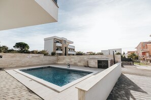 Sesongbasert utendørsbasseng