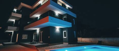 Seasonal outdoor pool