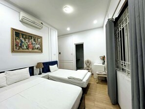 Deluxe Triple Room | Desk, laptop workspace, free WiFi