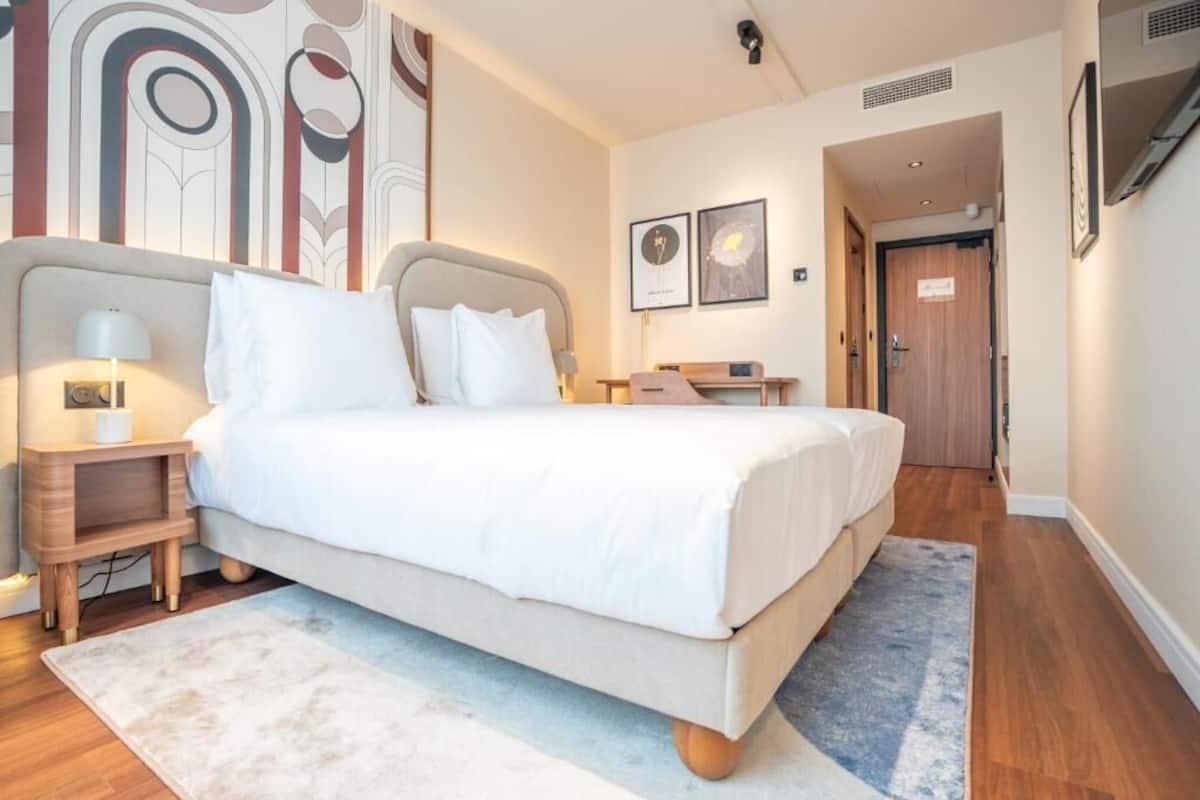 Superior Double Room, 1 King Bed, City View