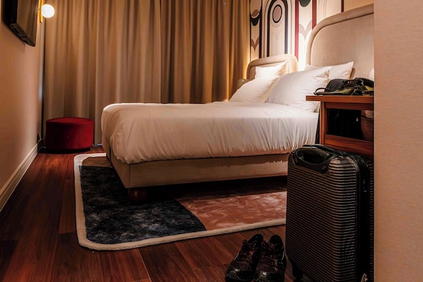 Junior-Suite, Stadtblick | 1 Schlafzimmer, Allergikerbettwaren, Zimmersafe, Schreibtisch