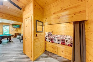 2 quartos, ferros/tábuas de passar roupa, Wi-Fi, roupa de cama