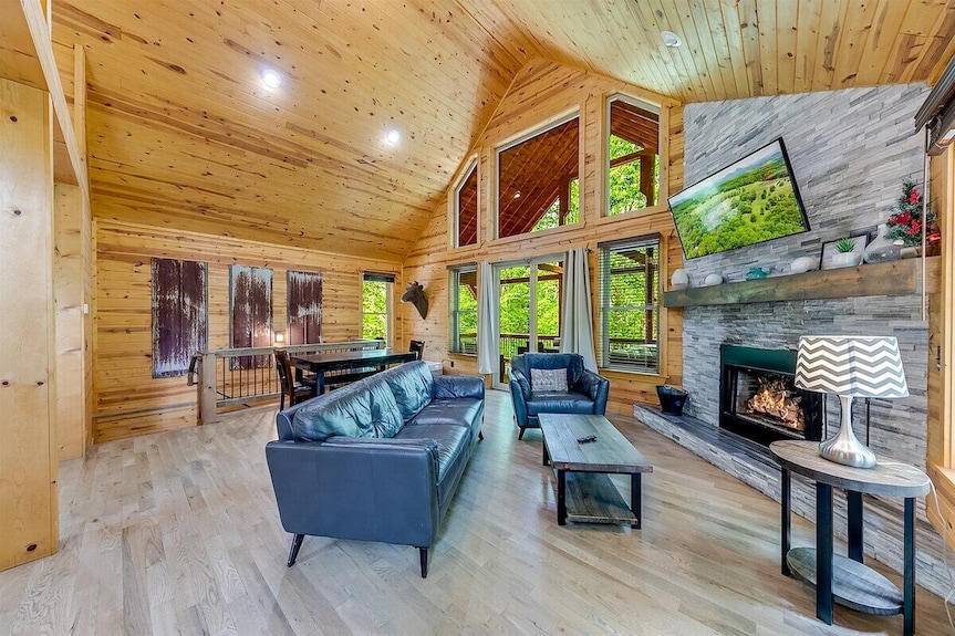 2br Cabin Near Helen With Hot Tub, Game Room, Sauna, And Ev Charger. - Clarkesville, GA