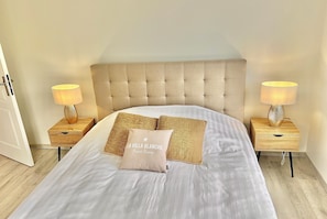4 chambres, fer et planche à repasser, Wi-Fi, draps fournis