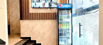 贾朗达皇冠假日酒店