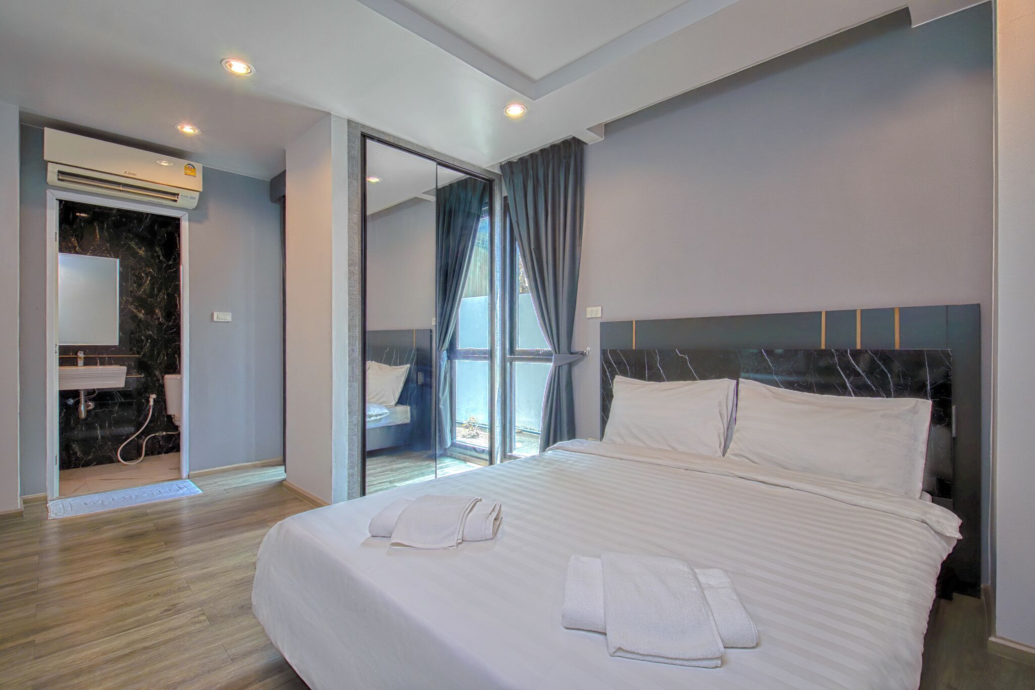 Standard Double Room | Free WiFi, bed sheets