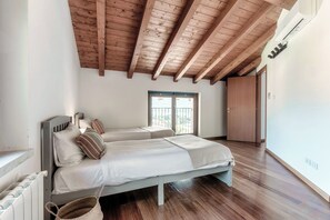 Deluxe Penthouse, Lake View