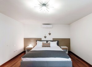 Deluxe Penthouse, Lake View