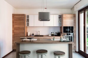 Penthouse Deluxe - sjöutsikt | Eget kök | Espressobryggare, kaffe- och tebryggare, vattenkokare och kryddor