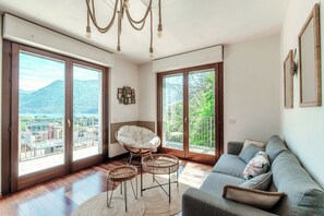 Deluxe Penthouse, Lake View | Living area - Sky Attic Lake Como (Como)