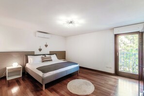 Deluxe Penthouse, Lake View