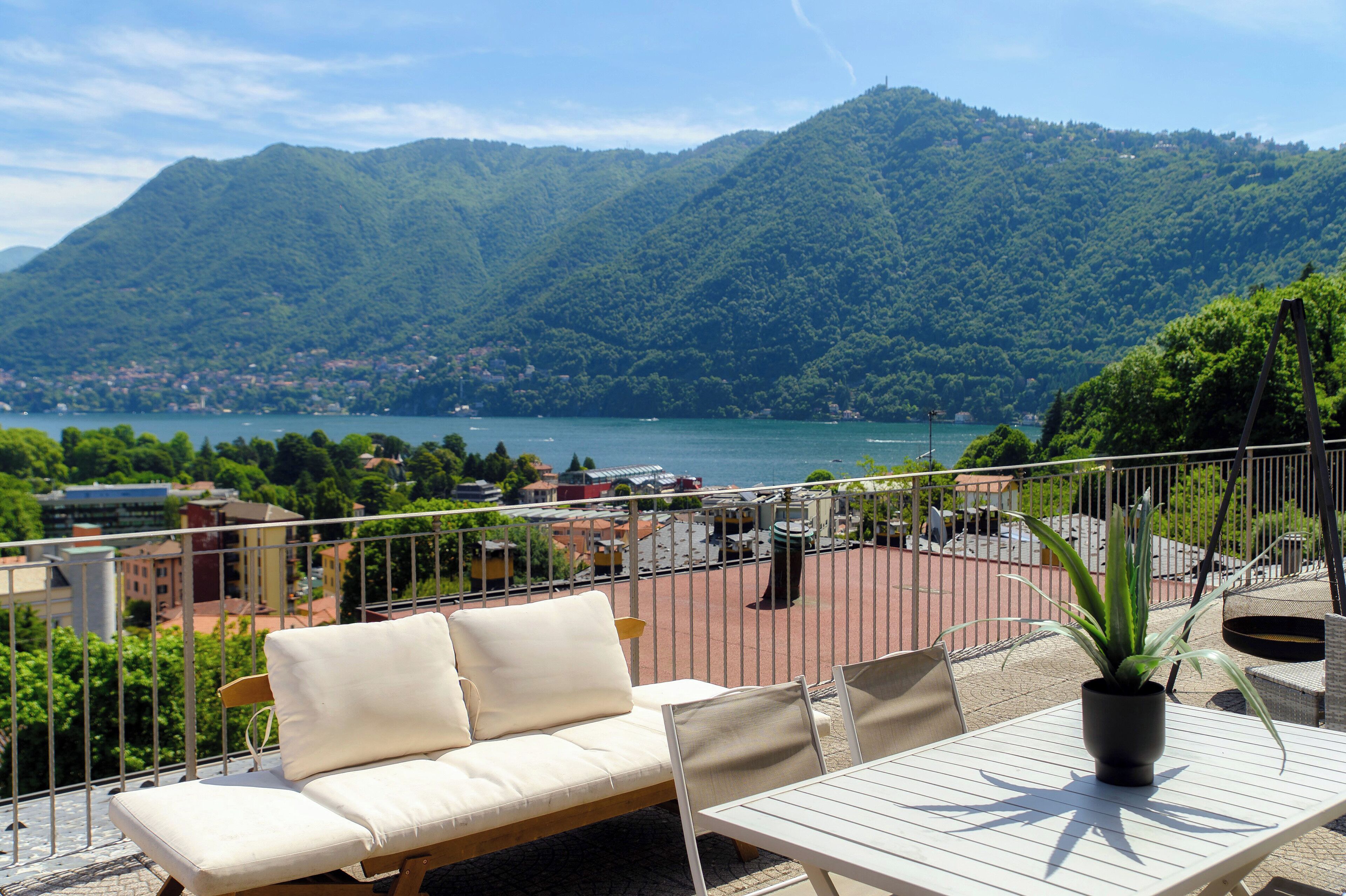豪華頂層客房, 湖景 | 露台/庭院