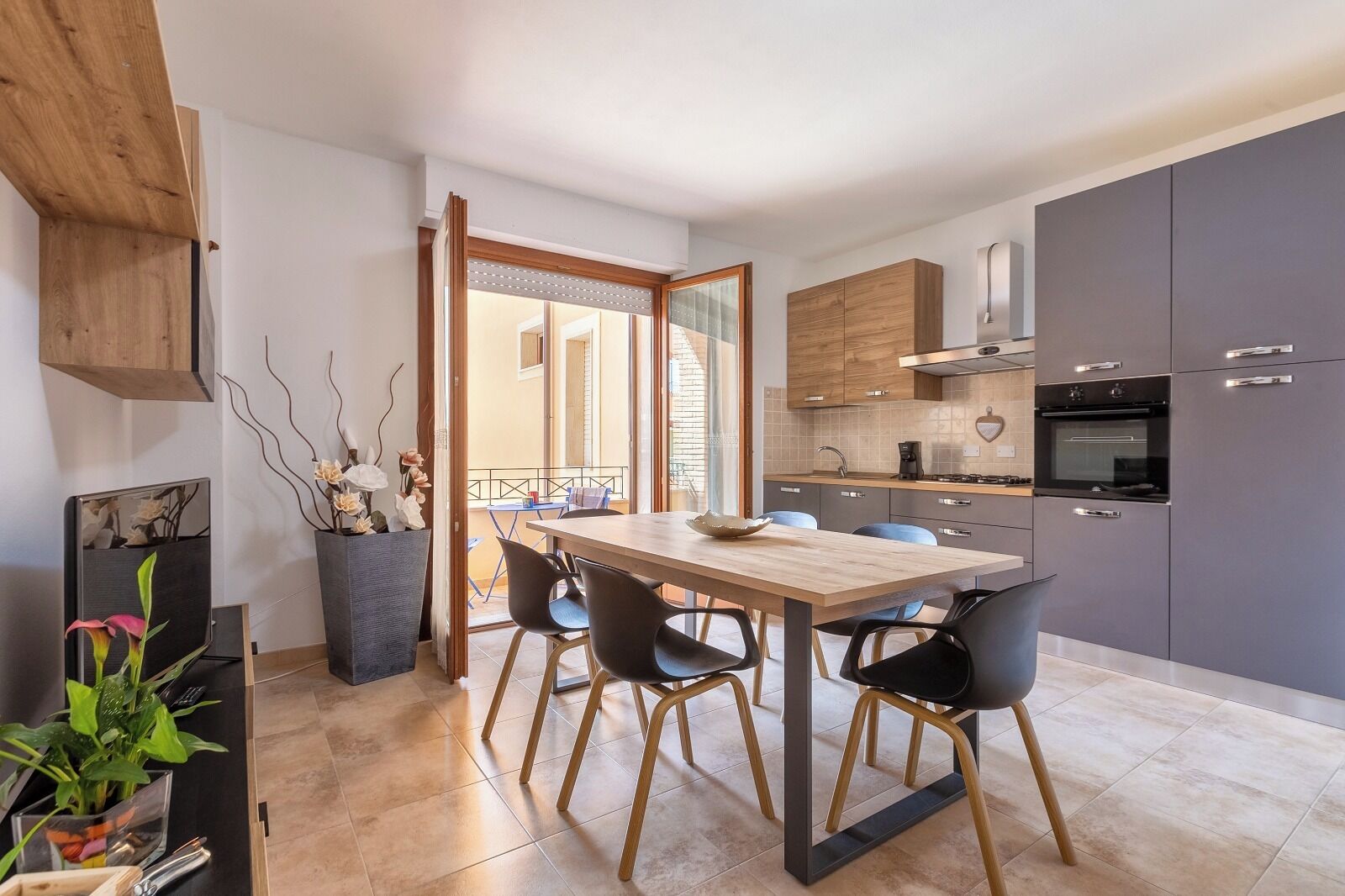 Réfrigérateur, four, plaque de cuisson, lave-vaisselle