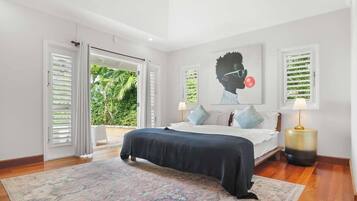 11 kamar tidur, tirai kedap cahaya, dan setrika/meja setrika