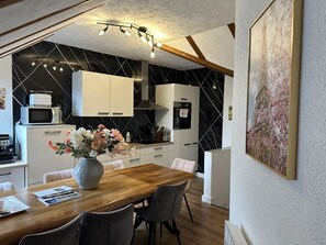 Basic Apartment, Private Bathroom (1) | Dining