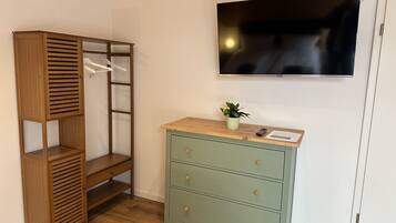 Apartemen Superior, kamar mandi pribadi (1) | Setrika/meja setrika dan Wi-Fi gratis