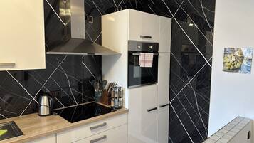 Basic Apartment, Private Bathroom (1) | Shared kitchen