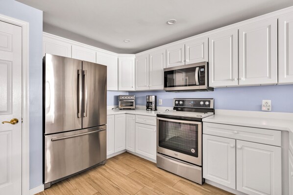 Mikrowelle, Geschirrspüler