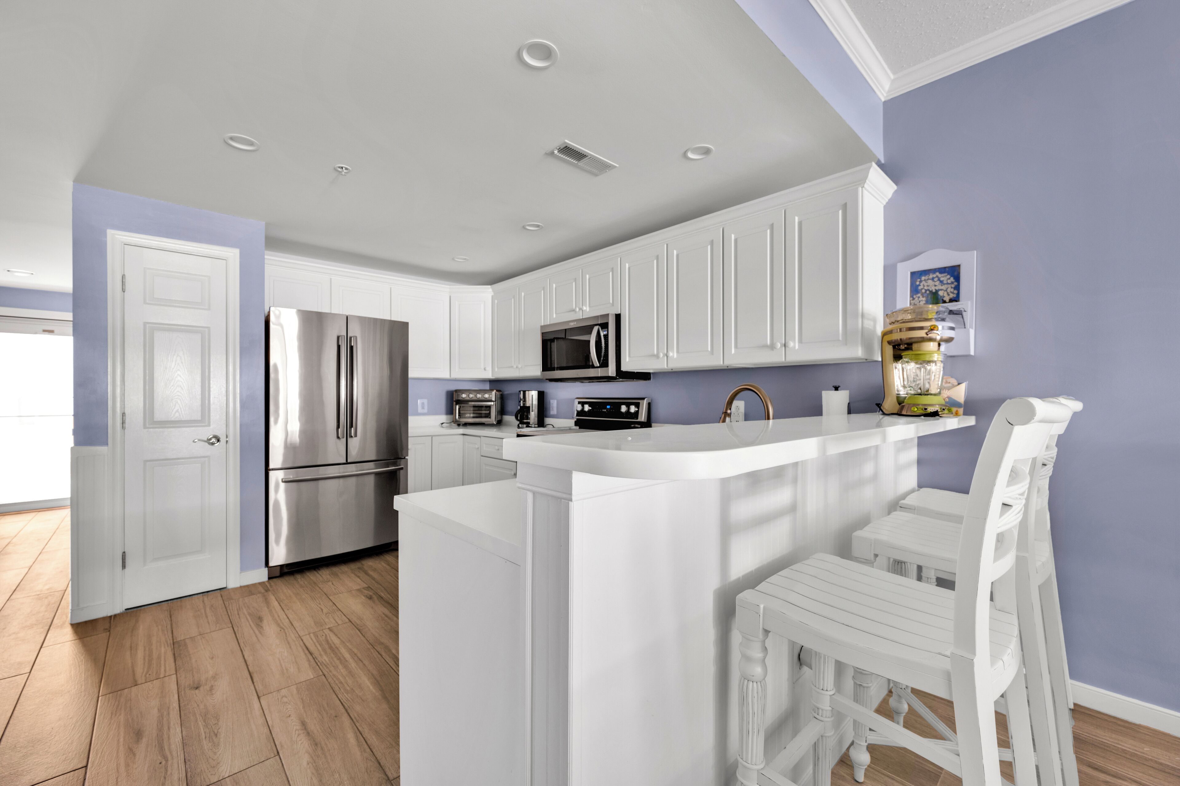 Microwave, dishwasher