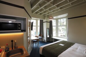 Comfort Studio | 1 bedroom, minibar, blackout drapes, soundproofing