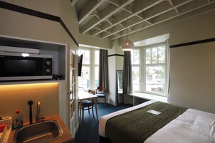 Estudio Confort | Minibar, cortinas opacas, sistema de insonorización y cunas (de pago)