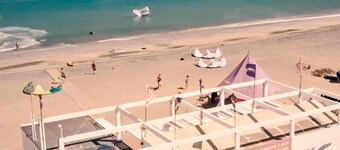 Seaside Relaxation Oasis: Terrace, Modern Comforts, Exclusive Location.