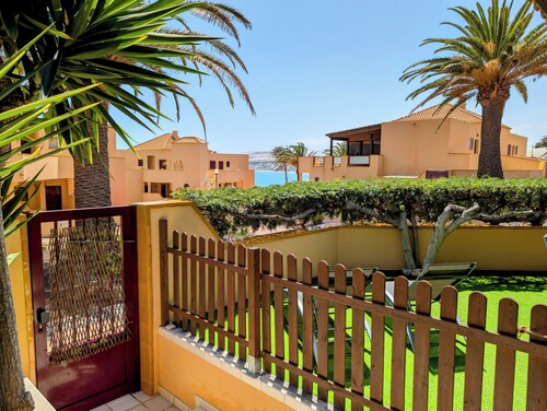 Oase der Entspannung am Meer: Terrasse, moderner Komfort, exklusive Lage.