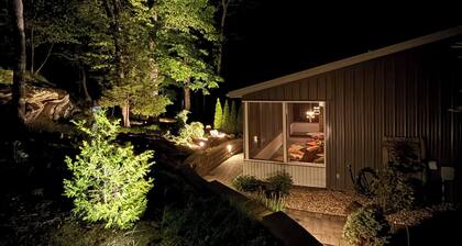 Romantic Cottage w/ Hot Tub & Views