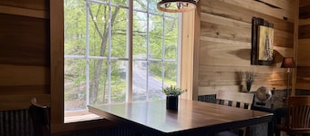 Romantic Cottage w/ Hot Tub & Views