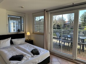 Superior-Apartment, eigenes Bad | Hochwertige Bettwaren, individuell dekoriert, individuell eingerichtet