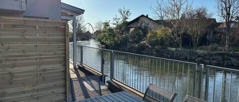 Deluxe Apartment, Canal View | Outdoor dining