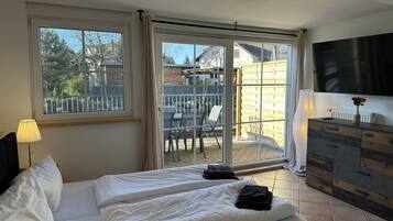 Superior-Apartment, eigenes Bad | Hochwertige Bettwaren, individuell dekoriert, individuell eingerichtet