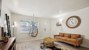 Unclassified image, 4 of 15, button - The Sutton 163 I Spacious 1 Bed 1 Bath (Dallas)