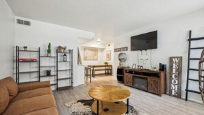 Unclassified image, 5 of 15, button - The Sutton 163 I Spacious 1 Bed 1 Bath (Dallas)