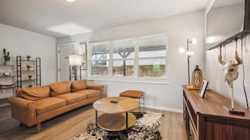 Een smart-tv en een kantoor