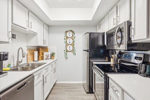 The Sutton 196 I Spacious 1 Bed 1 Bath