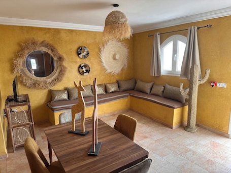 Design-Villa | Wohnbereich | Flachbildfernseher. The Mogador's Oasis