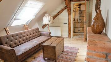 Deluxe Suite | 1 bedroom, iron/ironing board, free WiFi