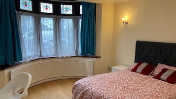 3 bedrooms, iron/ironing board, WiFi, bed sheets